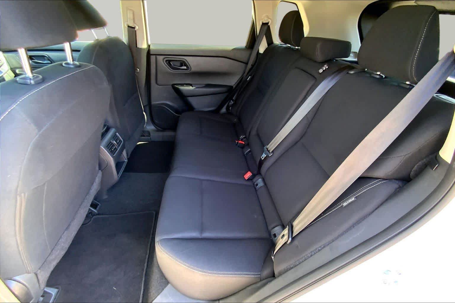 Used 2024 Nissan Rogue S AWD/4WD image 21