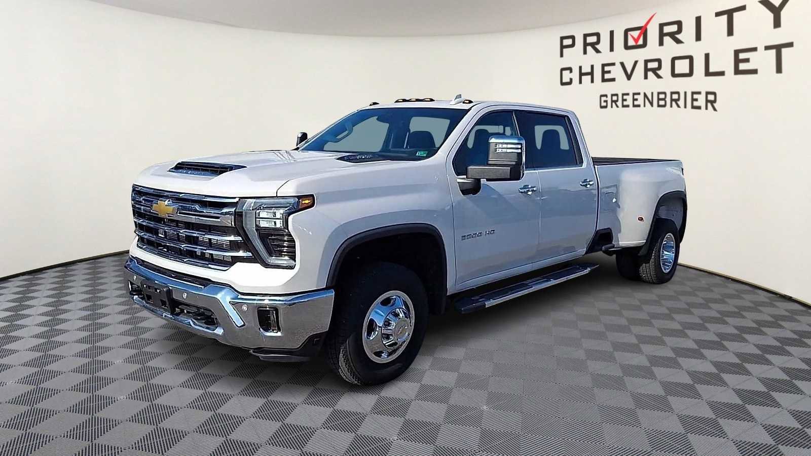 Used 2024 Chevrolet Silverado 3500 LTZ w/ LTZ Convenience Package image 4