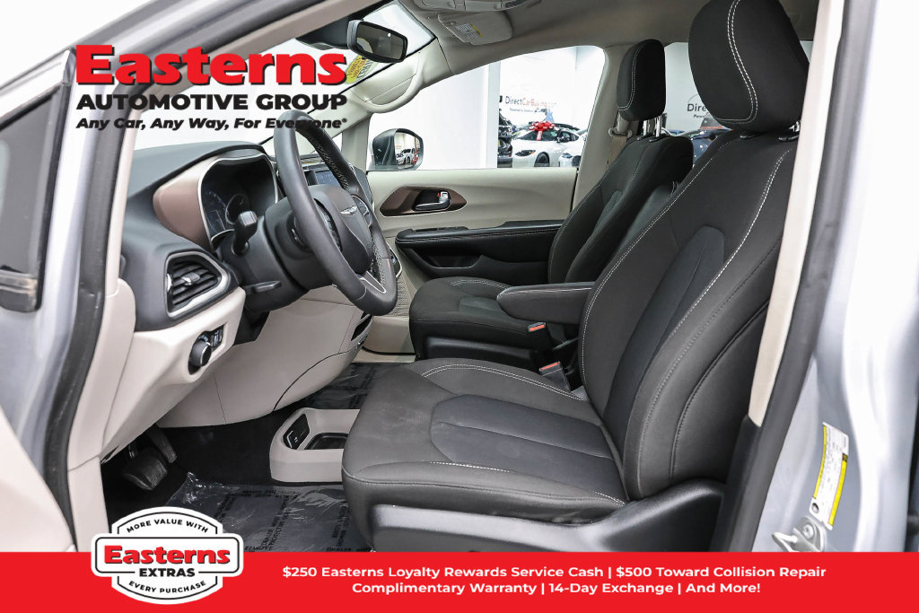 Used 2023 Chrysler Voyager LX FWD image 15