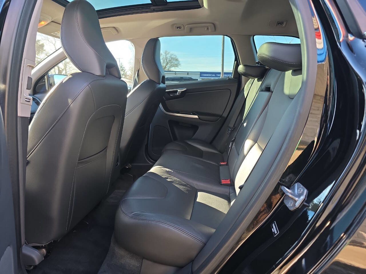 Used 2016 Volvo XC60 T6 w/ Protection Package image 12