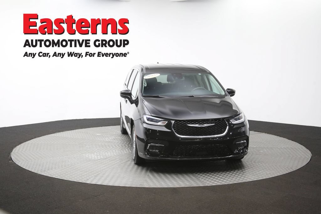 Used 2023 Chrysler Pacifica Touring-L FWD image 53
