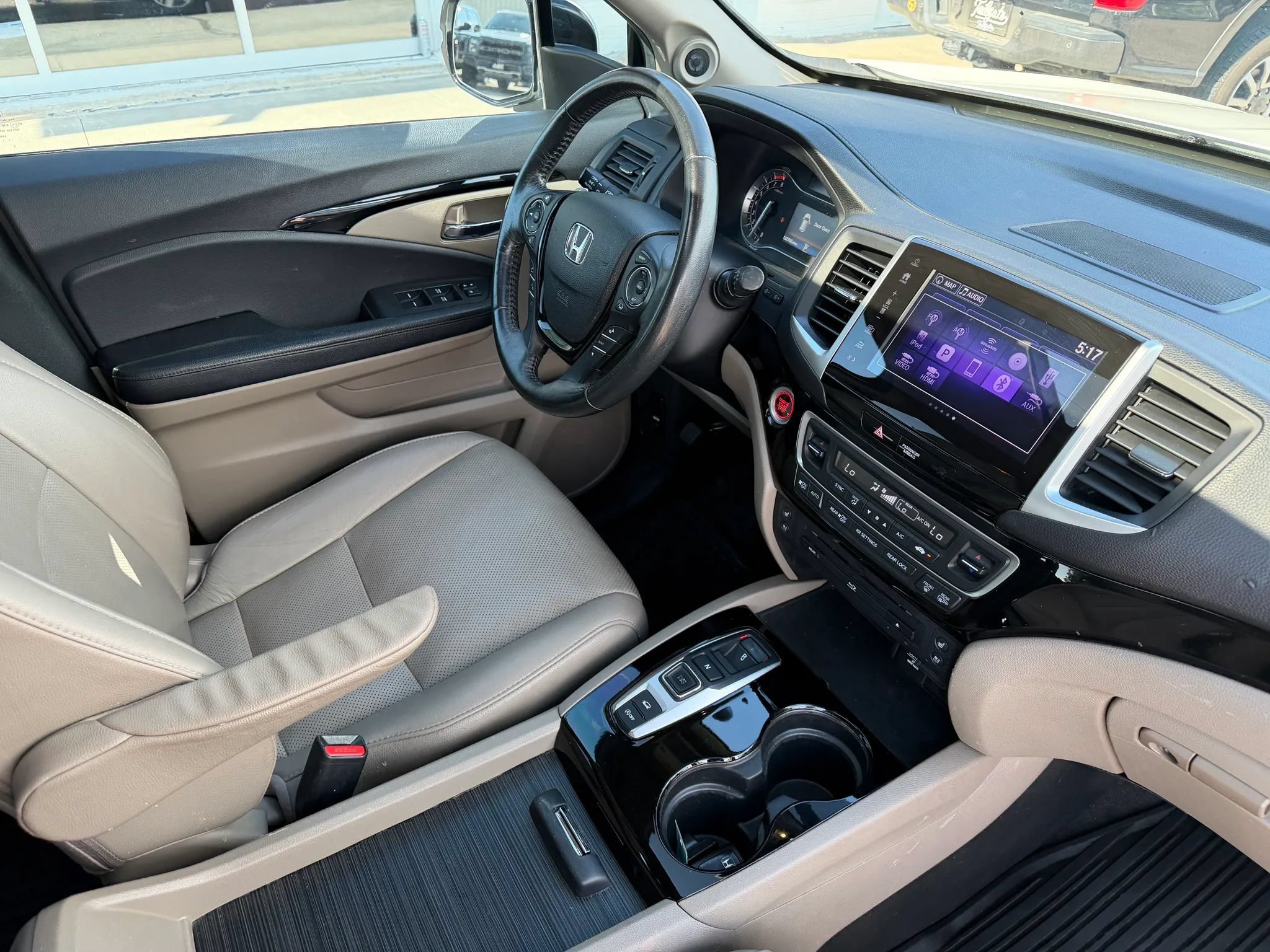 Used 2017 Honda Pilot Elite image 16