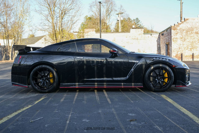 Used 2023 Nissan GT-R NISMO w/ Floor Mat Package AWD/4WD image 9