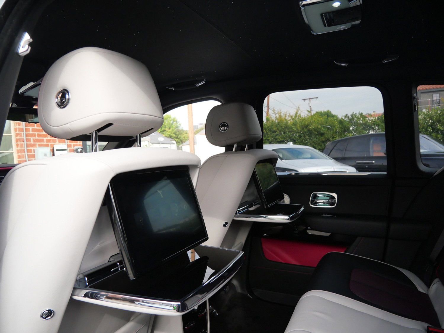 New 2025 Rolls-Royce Cullinan image 29