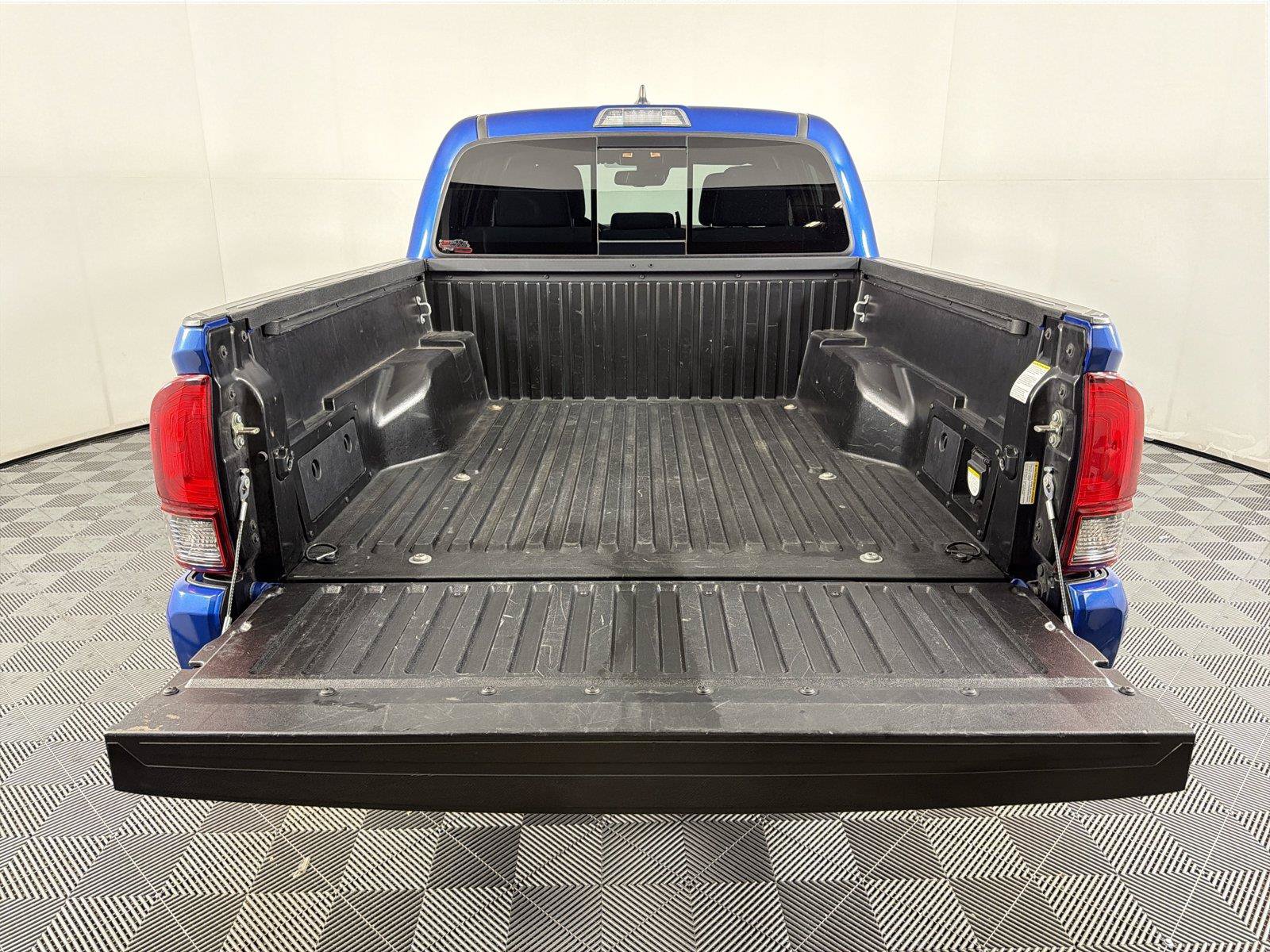 Used 2018 Toyota Tacoma TRD Sport RWD image 16