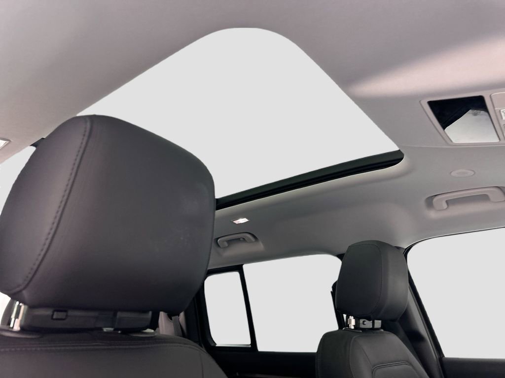 Certified 2025 Land Rover Defender 110 S image 17