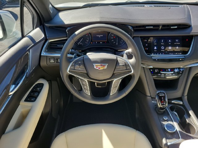 New 2026 Cadillac XT5 Sportv w/ LPO, Floor Liner Package AWD/4WD image 9
