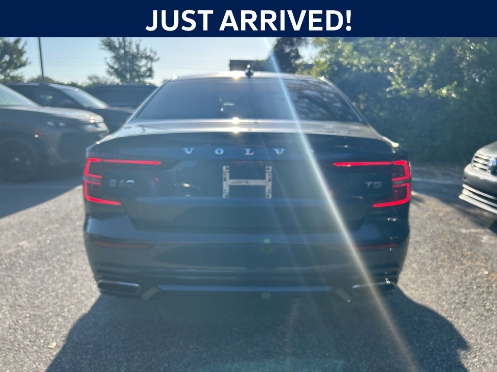 Used 2021 Volvo S60 T5 Momentum w/ Premium Package FWD image 2