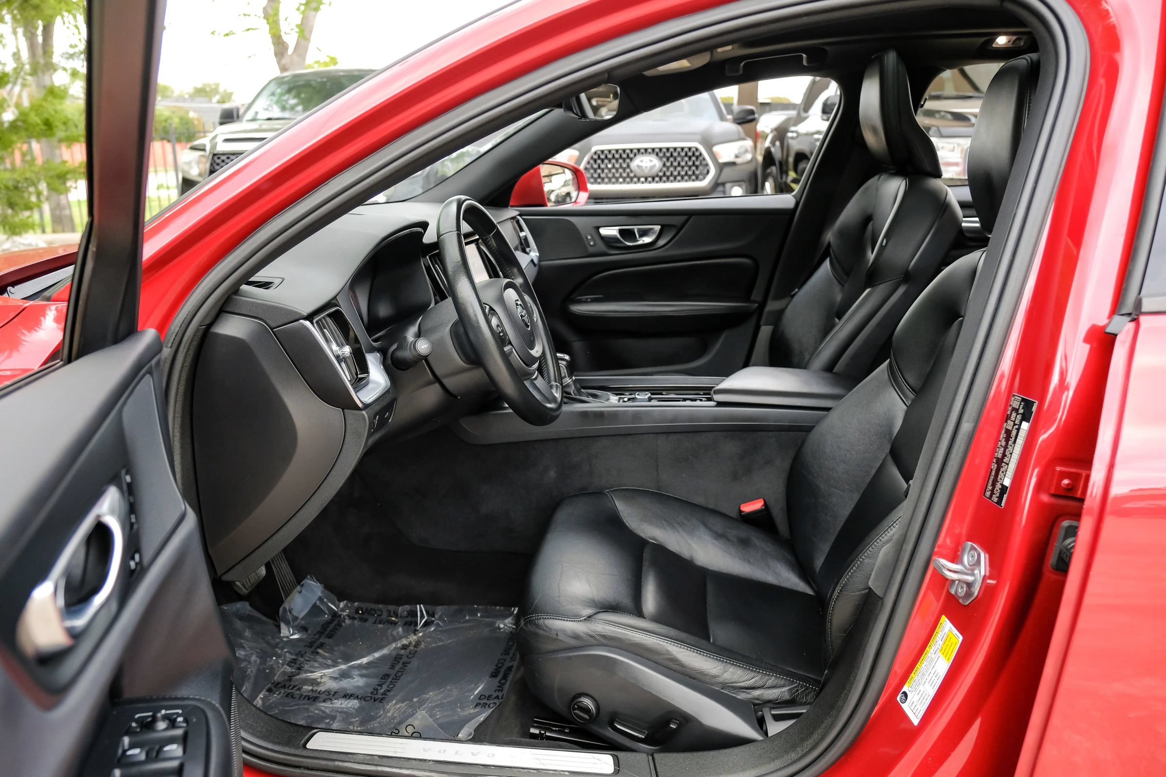Used 2020 Volvo S60 T5 Momentum FWD image 4