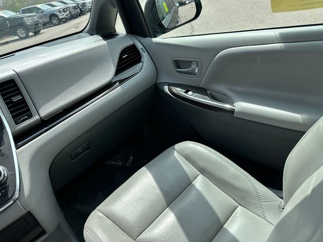Used 2017 Toyota Sienna XLE Premium image 26