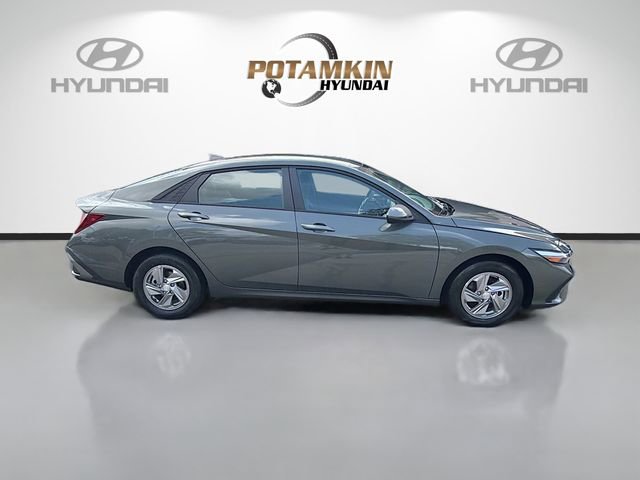 New 2026 Hyundai Elantra SE image 4