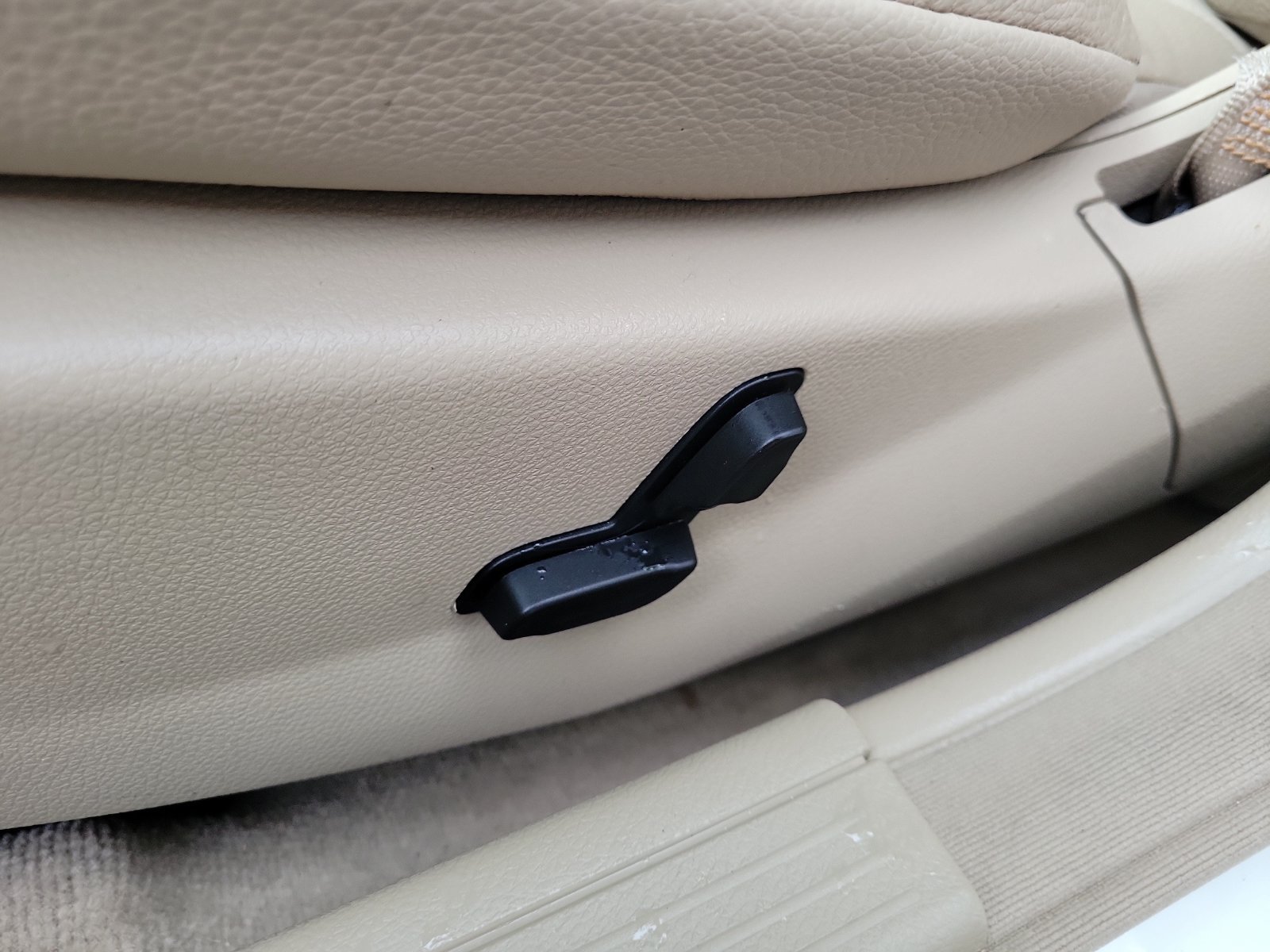Used 2012 Mercedes-Benz C 250 Sedan image 11