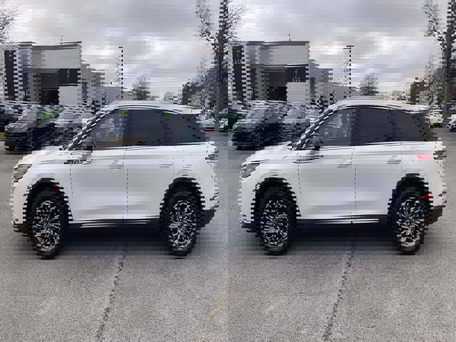 Certified 2022 Lincoln Corsair FWD w/ Equipment Group 101A image 8