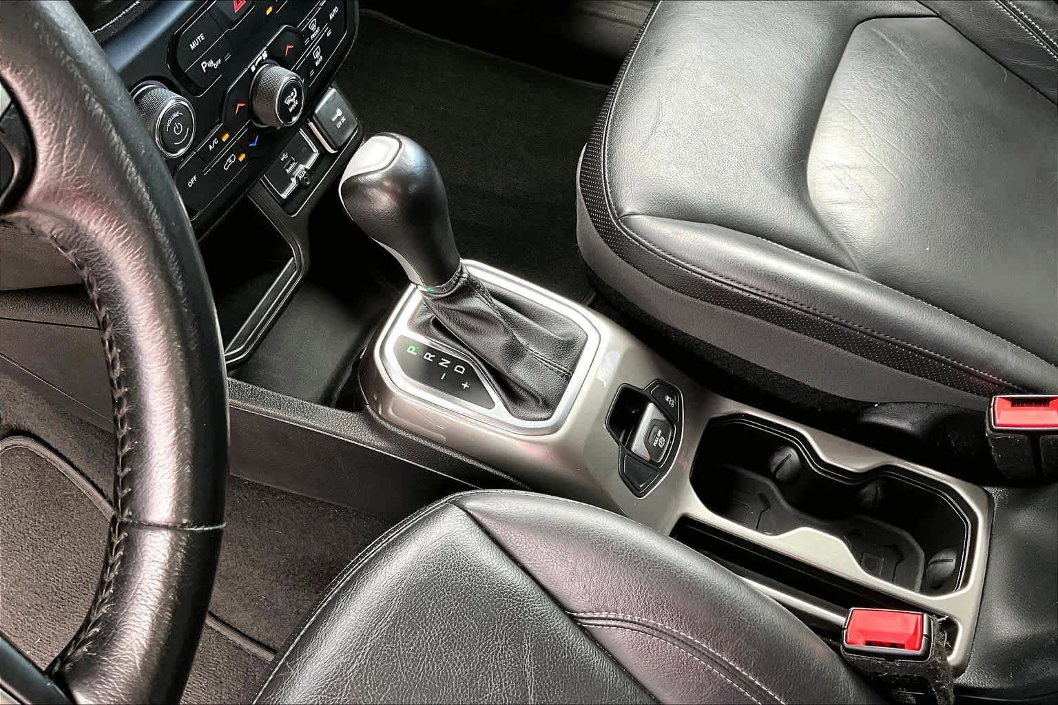 Used 2018 Jeep Renegade Limited w/ Advanced Technology Group FWD image 17
