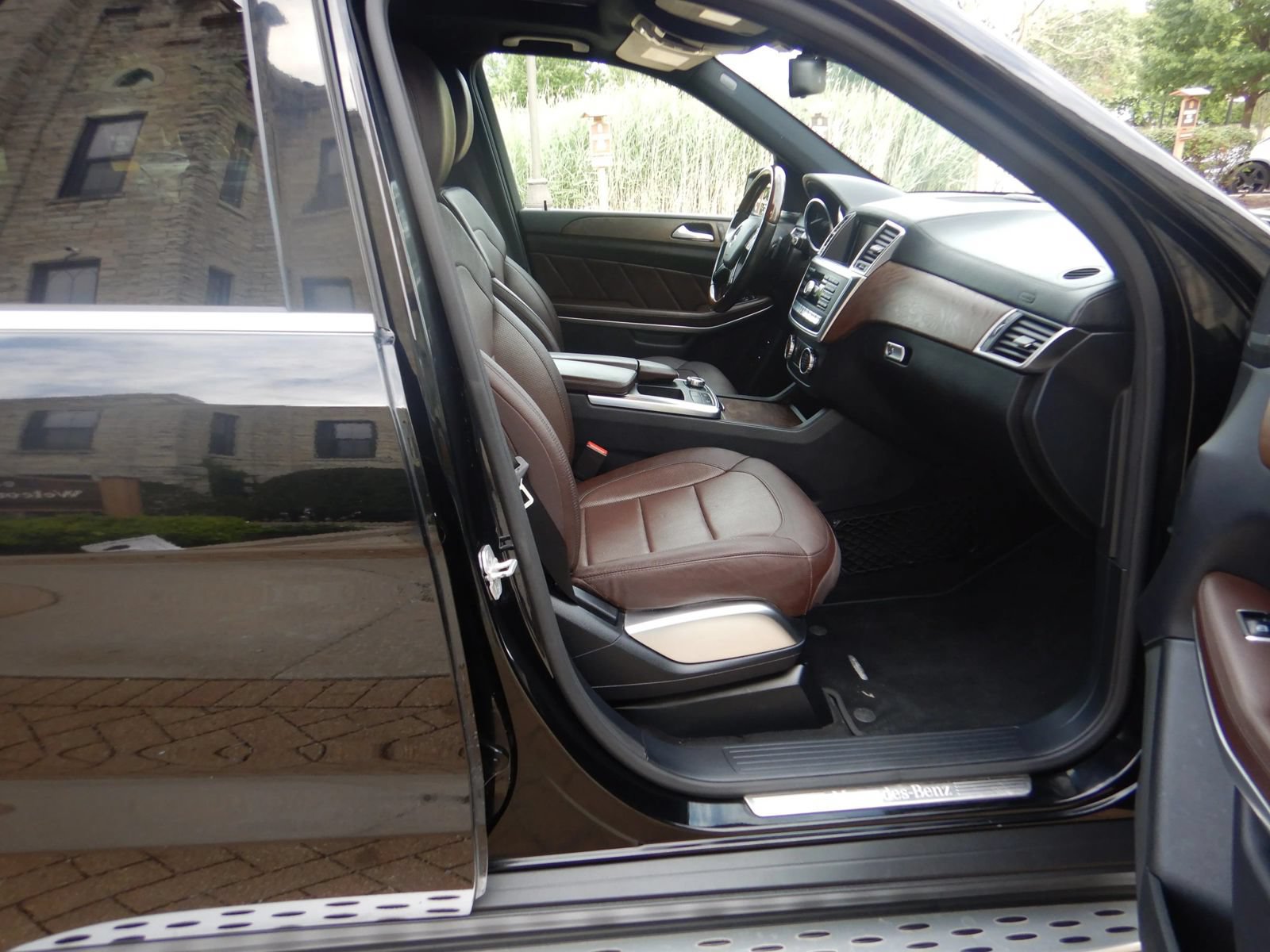Used 2015 Mercedes-Benz GL 550 4MATIC image 18