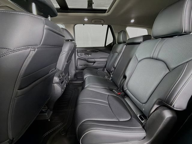 Used 2025 Honda Pilot Elite image 32
