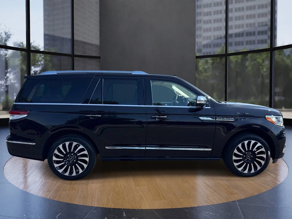 Certified 2022 Lincoln Navigator Black Label AWD/4WD image 2