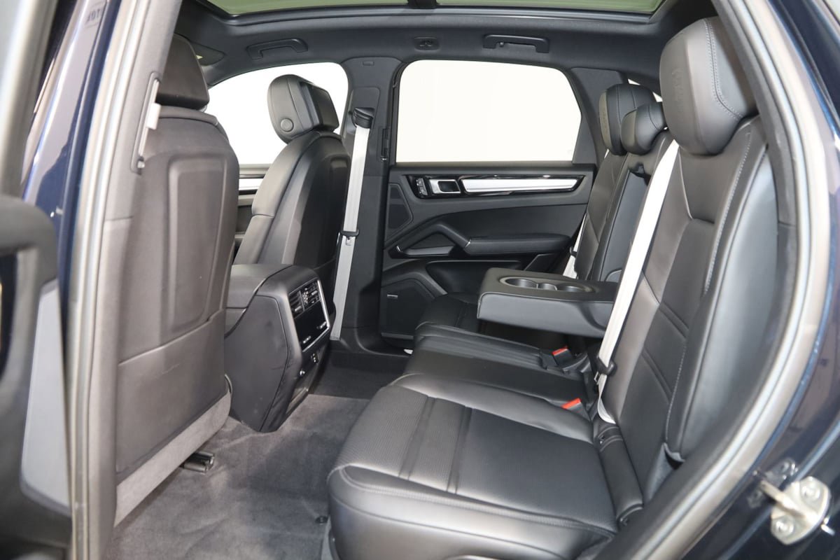 Used 2022 Porsche Cayenne Platinum Edition w/ Premium Package Plus AWD/4WD image 58