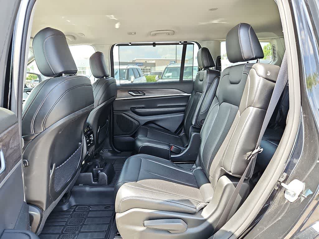 Used 2023 Jeep Grand Cherokee L Limited w/ Luxury Tech Group II AWD/4WD image 9