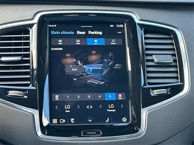 Used 2023 Volvo XC90 B6 Plus image 4