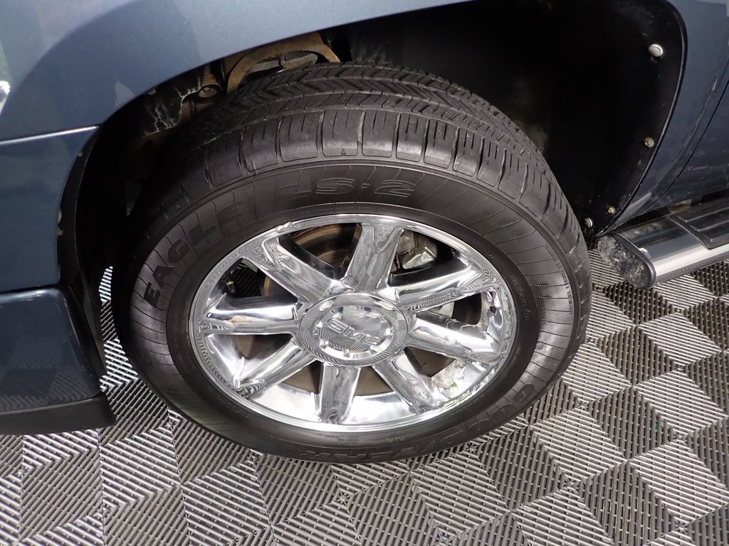 Used 2011 GMC Sierra 1500 Denali AWD/4WD image 40