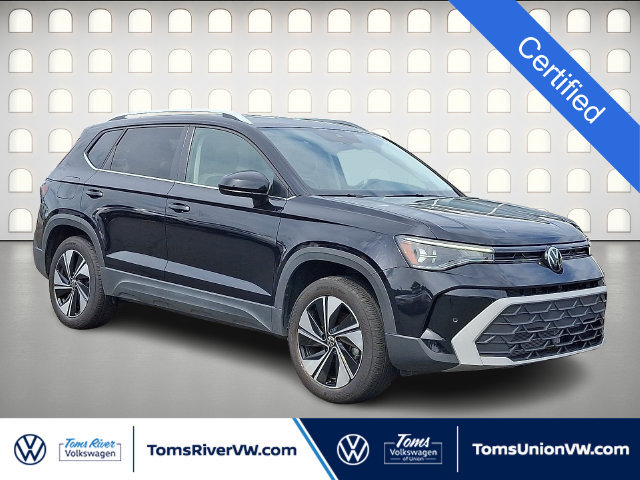 Used 2025 Volkswagen Taos SE w/ Panoramic Sunroof Package