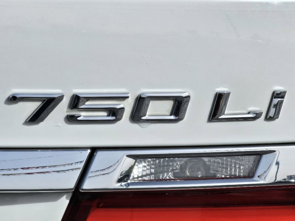 Used 2015 BMW 750Li xDrive image 13
