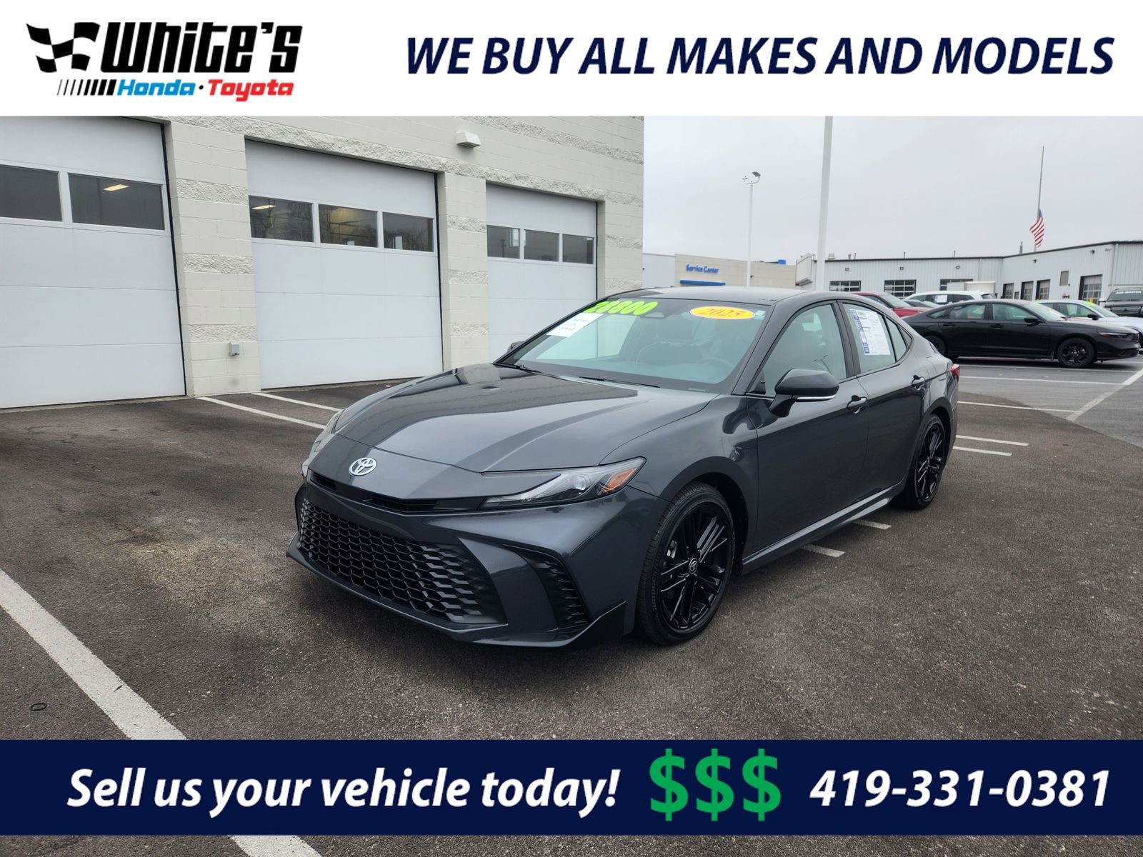 Used 2025 Toyota Camry SE image 1