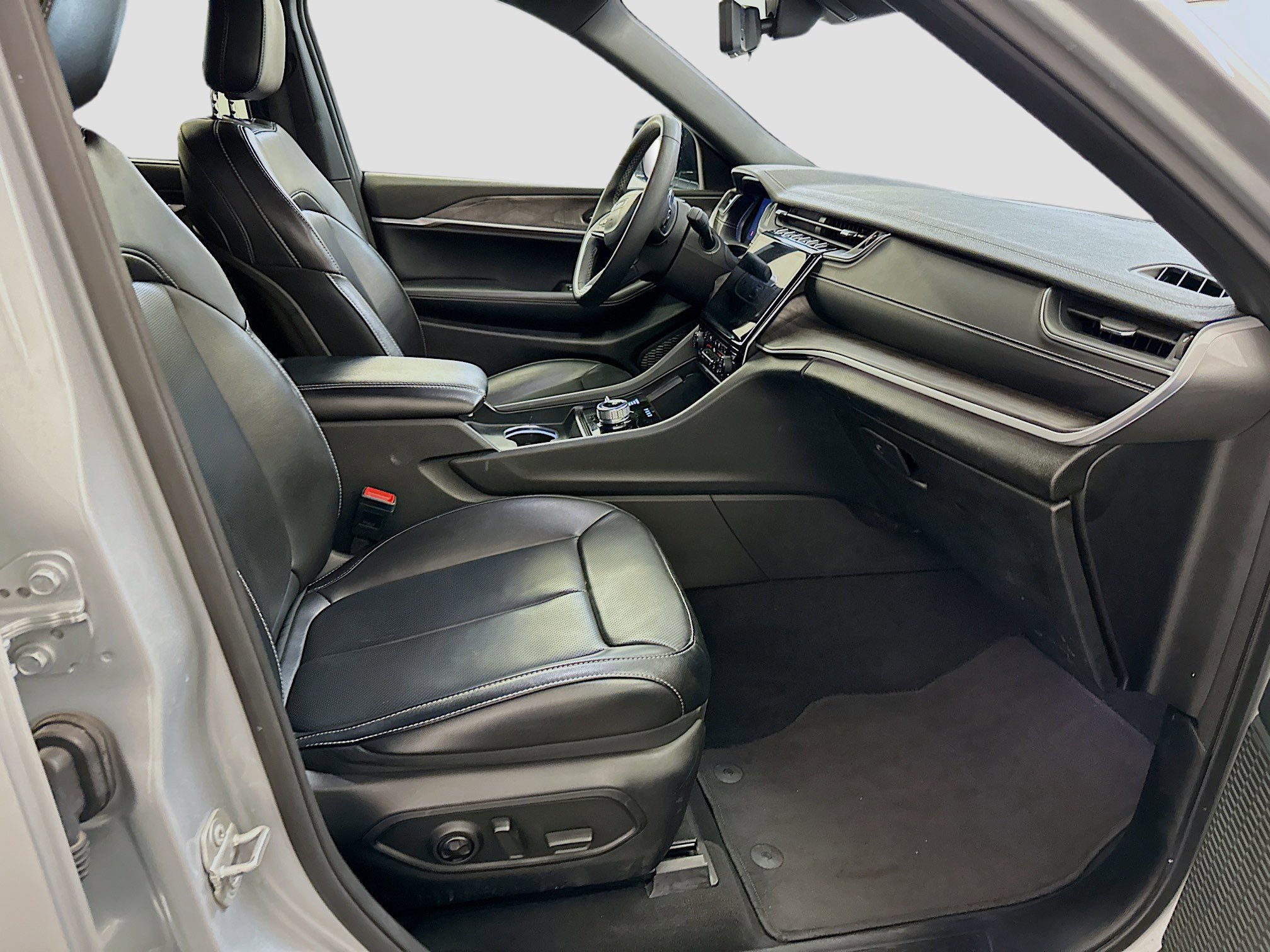 Used 2024 Jeep Grand Cherokee L Limited w/ Luxury Tech Group II image 35