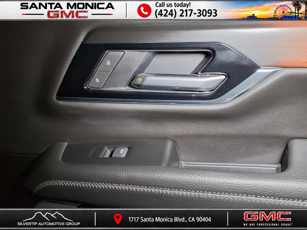 Used 2025 GMC Yukon Denali AWD/4WD image 25