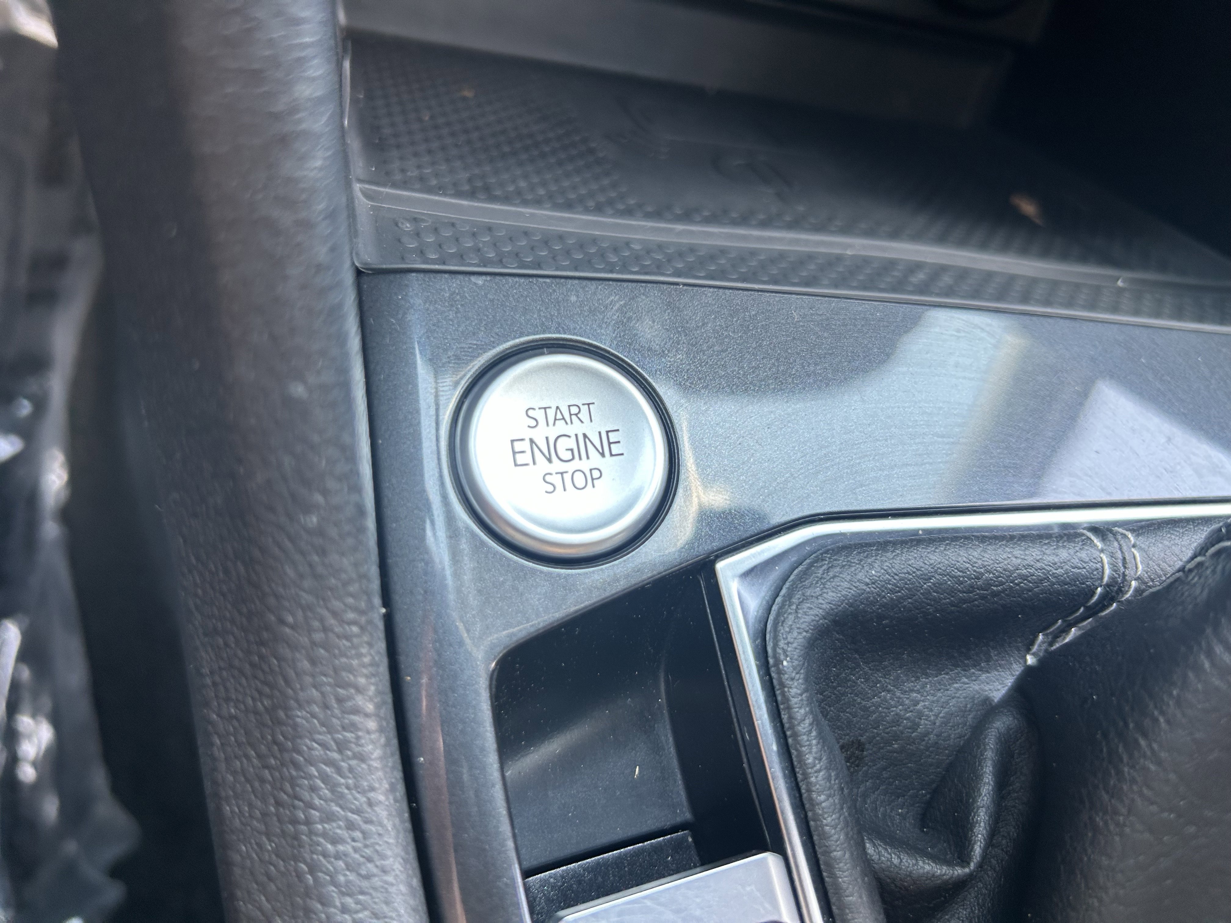 Certified 2024 Volkswagen Tiguan SE AWD/4WD image 16