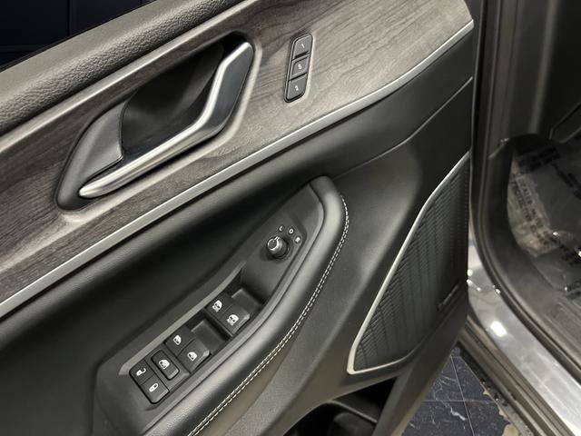 Used 2022 Jeep Grand Cherokee Limited image 30