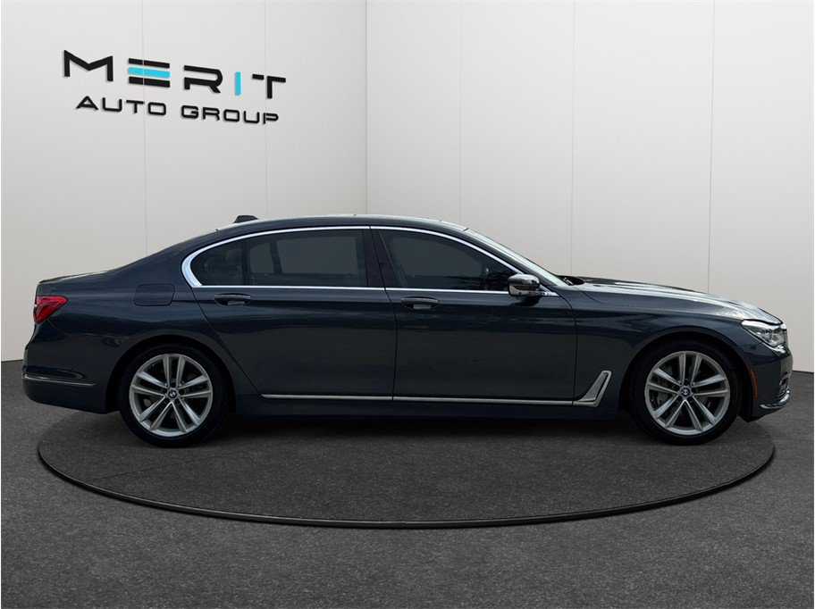 Used 2016 BMW 750i RWD image 9