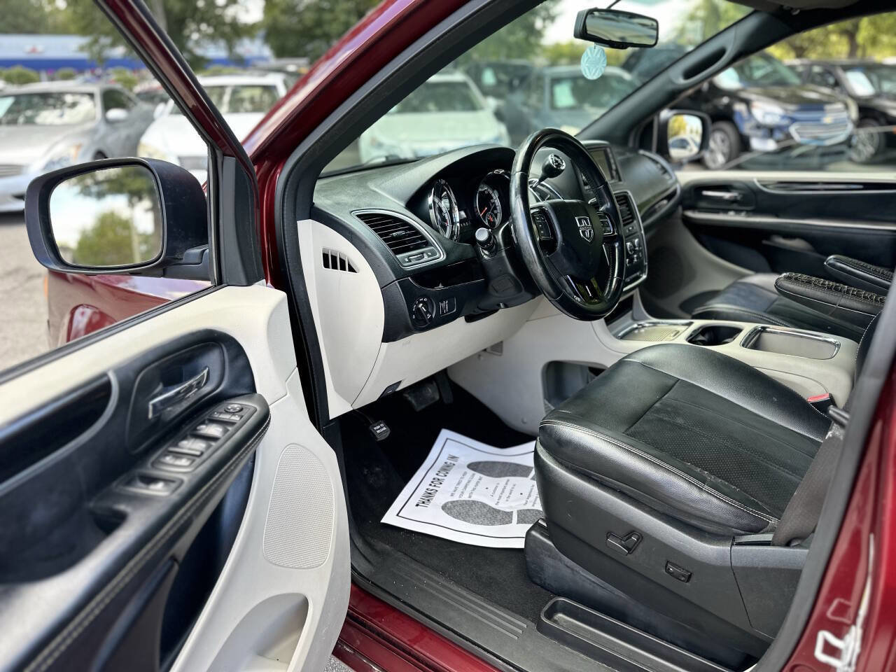 Used 2018 Dodge Grand Caravan SXT FWD image 9