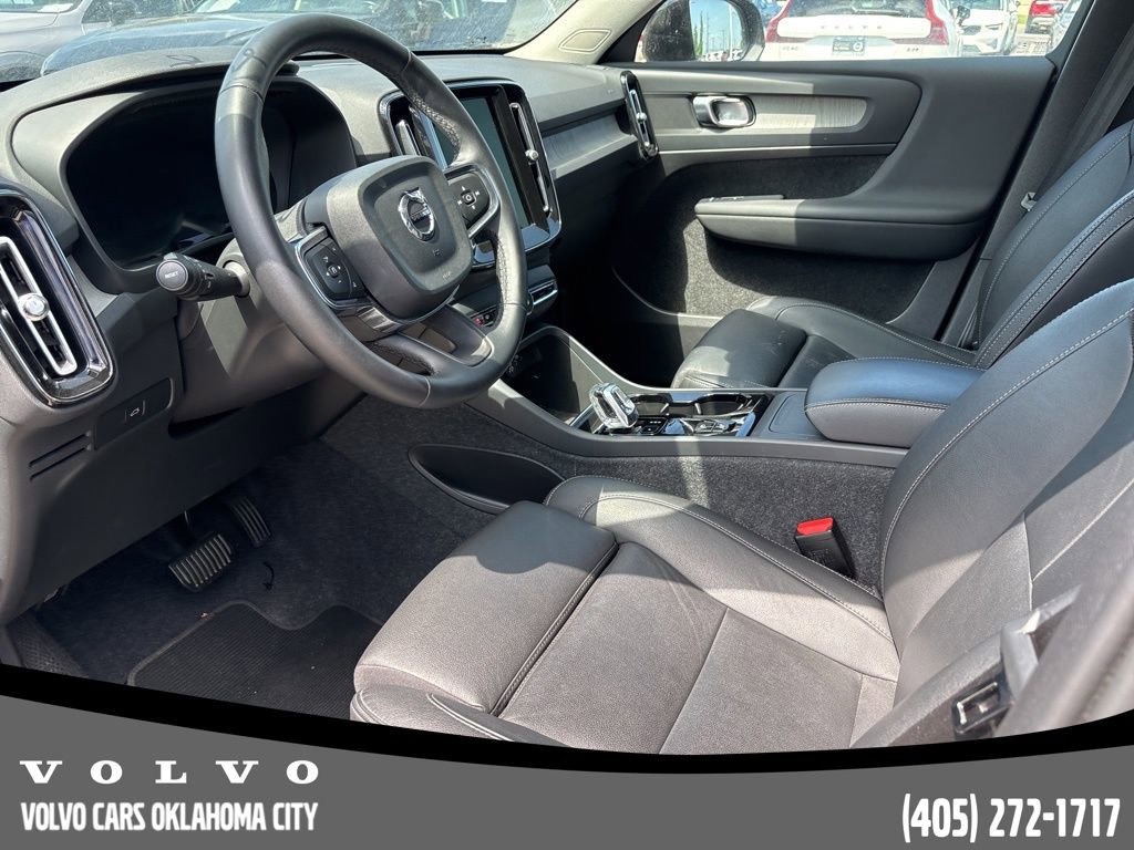 Used 2025 Volvo XC40 B5 Plus image 7