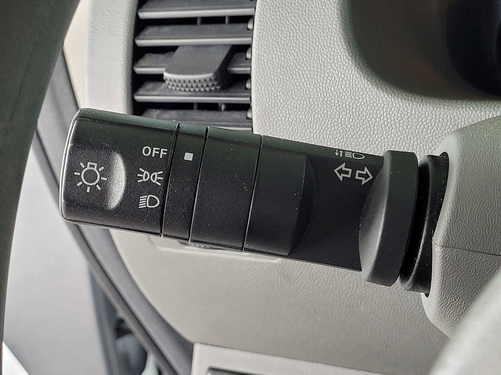 Used 2013 Nissan Frontier S image 9