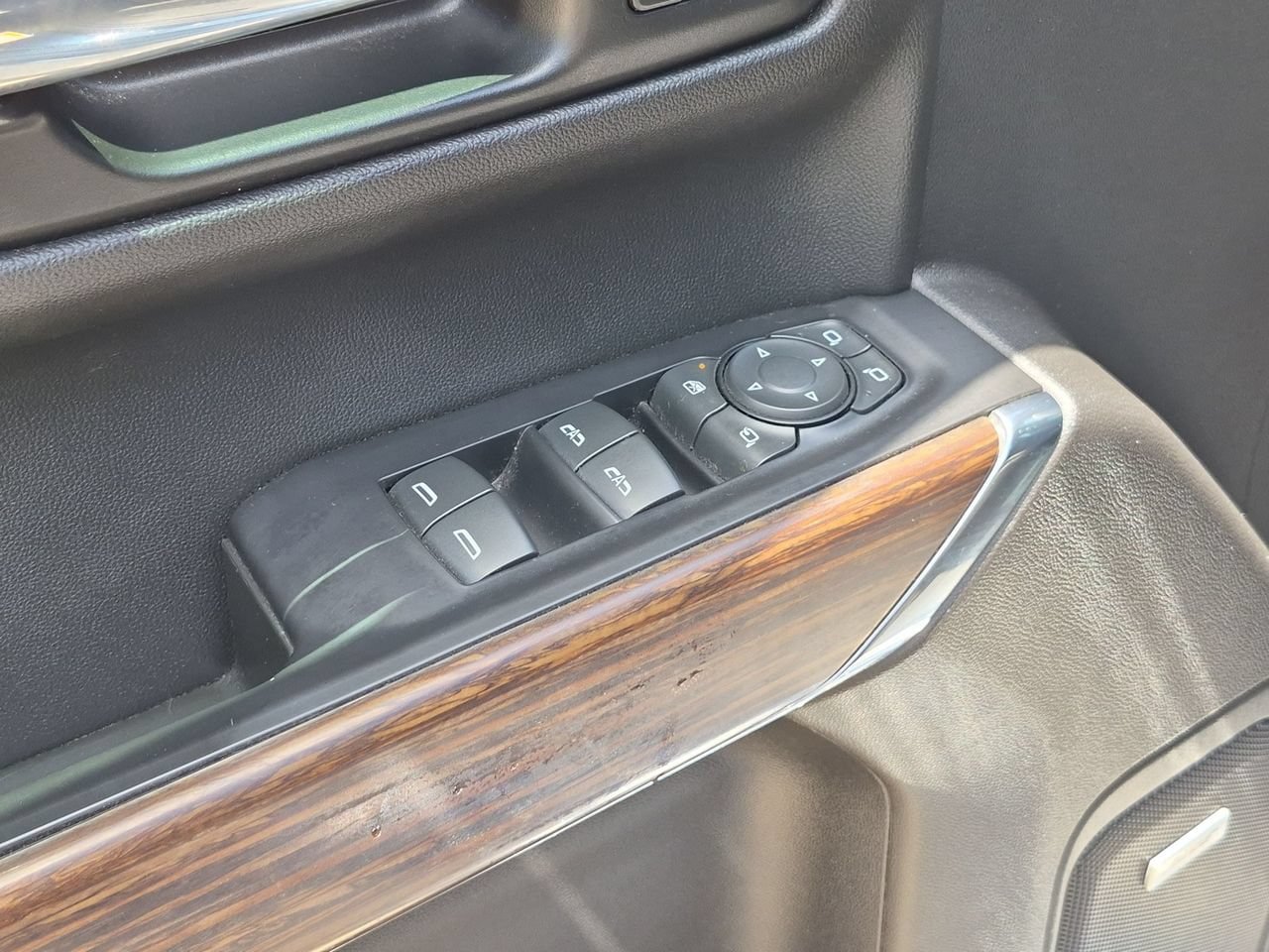 Used 2020 Chevrolet Silverado 1500 High Country w/ Technology Package AWD/4WD image 9