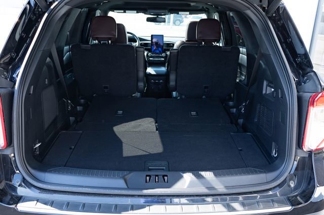 Used 2023 Ford Explorer Platinum w/ Technology Package image 34