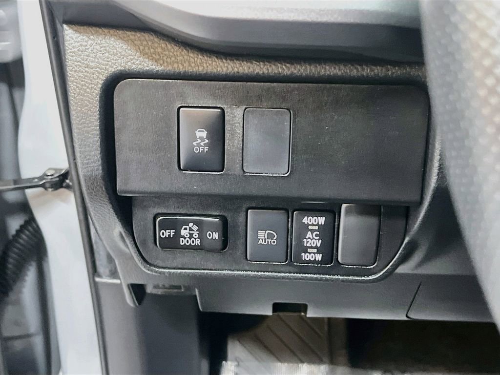 Used 2021 Toyota Tacoma TRD Off-Road w/ Technology Package AWD/4WD image 10
