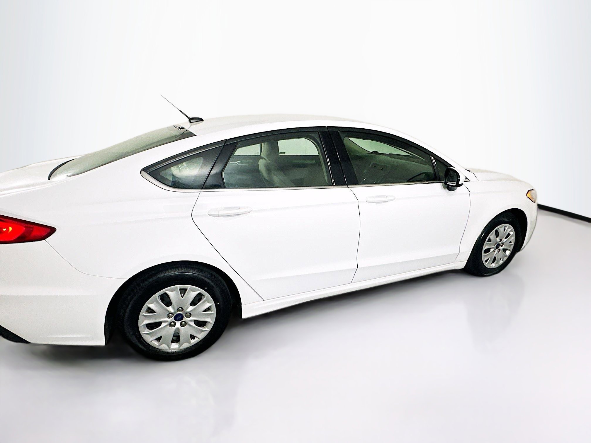 Used 2019 Ford Fusion S image 10