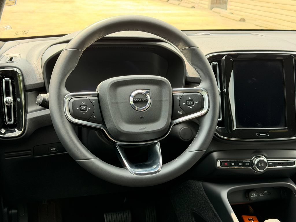 Certified 2024 Volvo XC40 Recharge Core RWD image 13