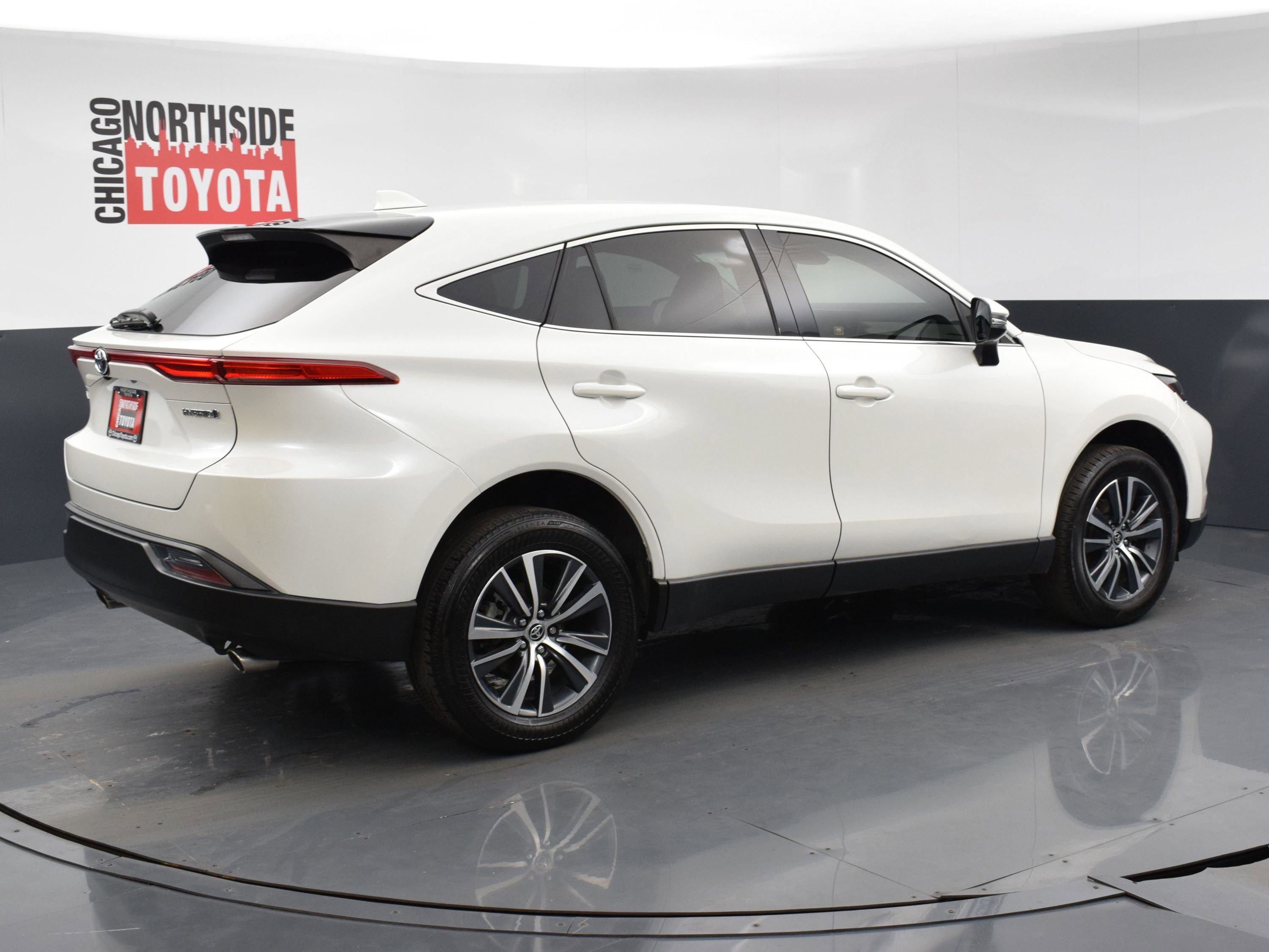 Used 2021 Toyota Venza LE image 4