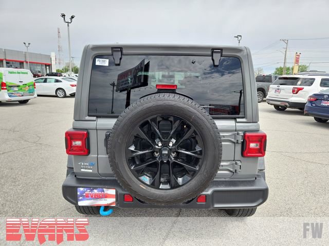 Used 2023 Jeep Wrangler Unlimited Sahara w/ Cold Weather Group AWD/4WD image 32