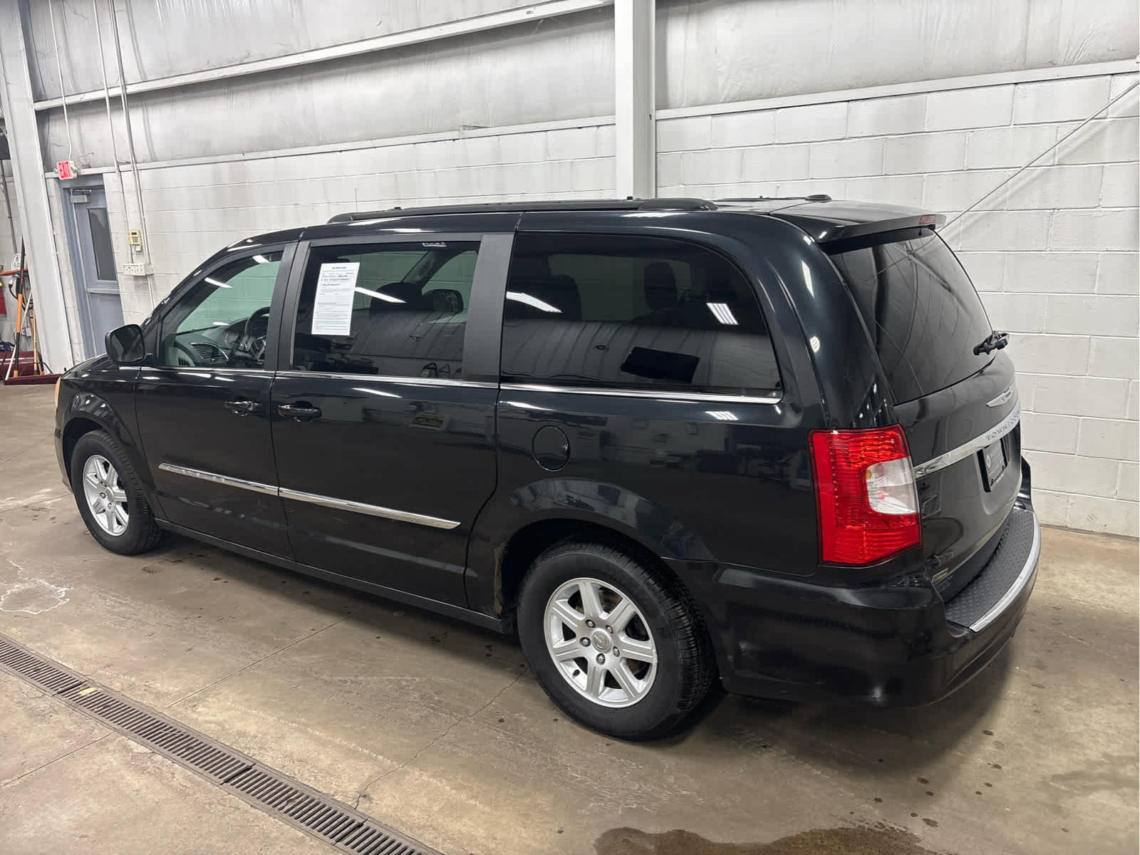 Used 2012 Chrysler Town & Country Touring w/ Entertainment Group #1 image 5