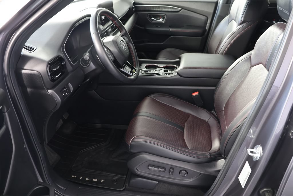 Used 2025 Honda Pilot Black Edition image 21