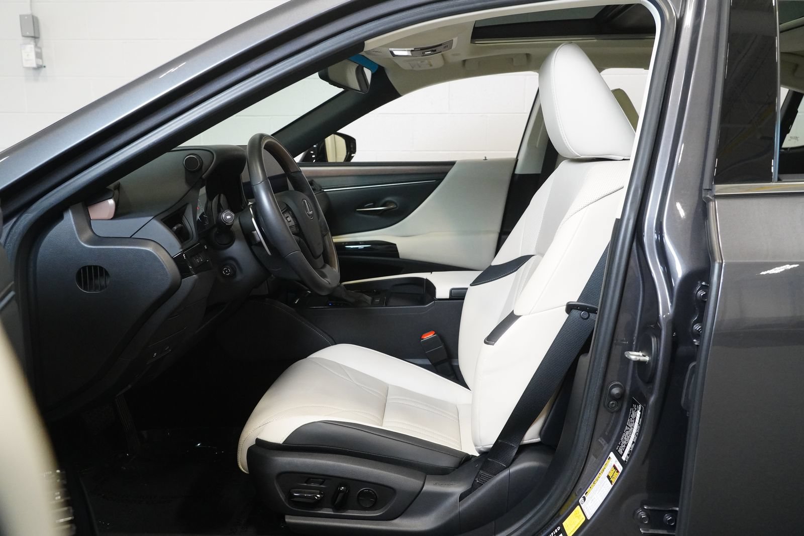 Used 2023 Lexus ES 350 Ultra Luxury w/ Accessory Package (Z2) FWD image 11