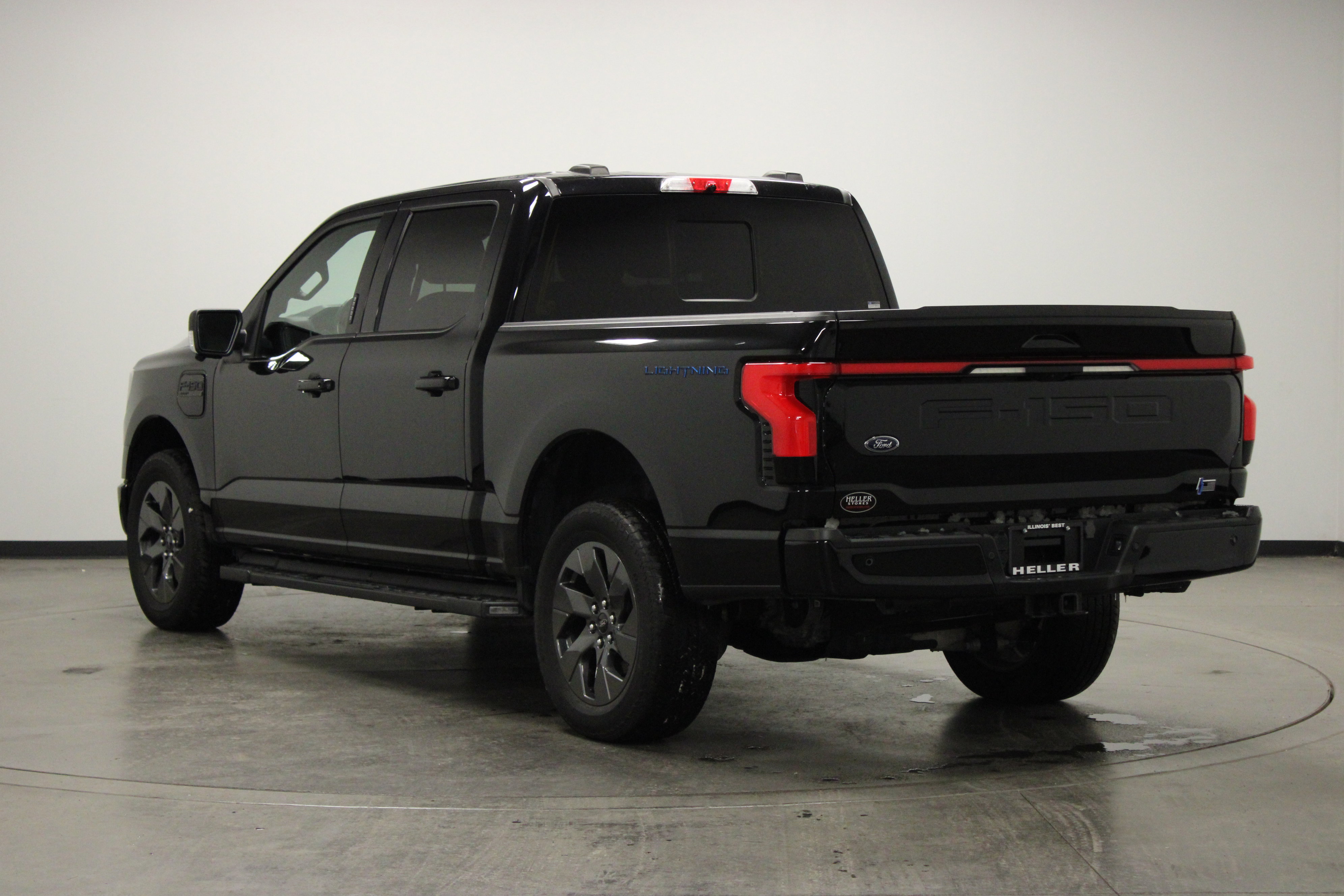 Used 2023 Ford F150 Lightning Lariat image 6