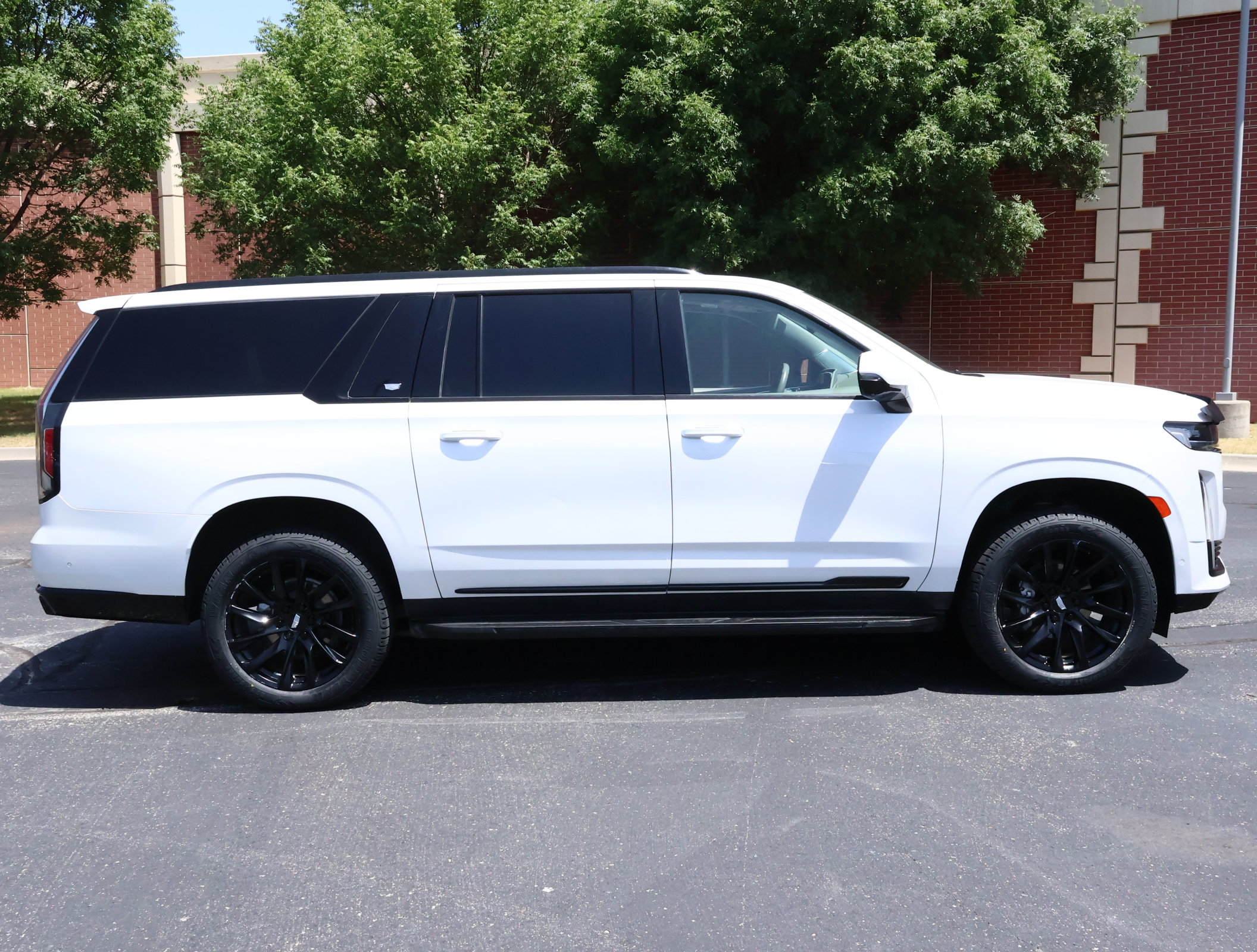 Used 2024 Cadillac Escalade ESV Sport Platinum w/ LPO, ONYX Package AWD/4WD image 42