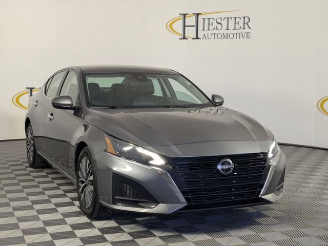 Used 2023 Nissan Altima 2.5 SV image 2