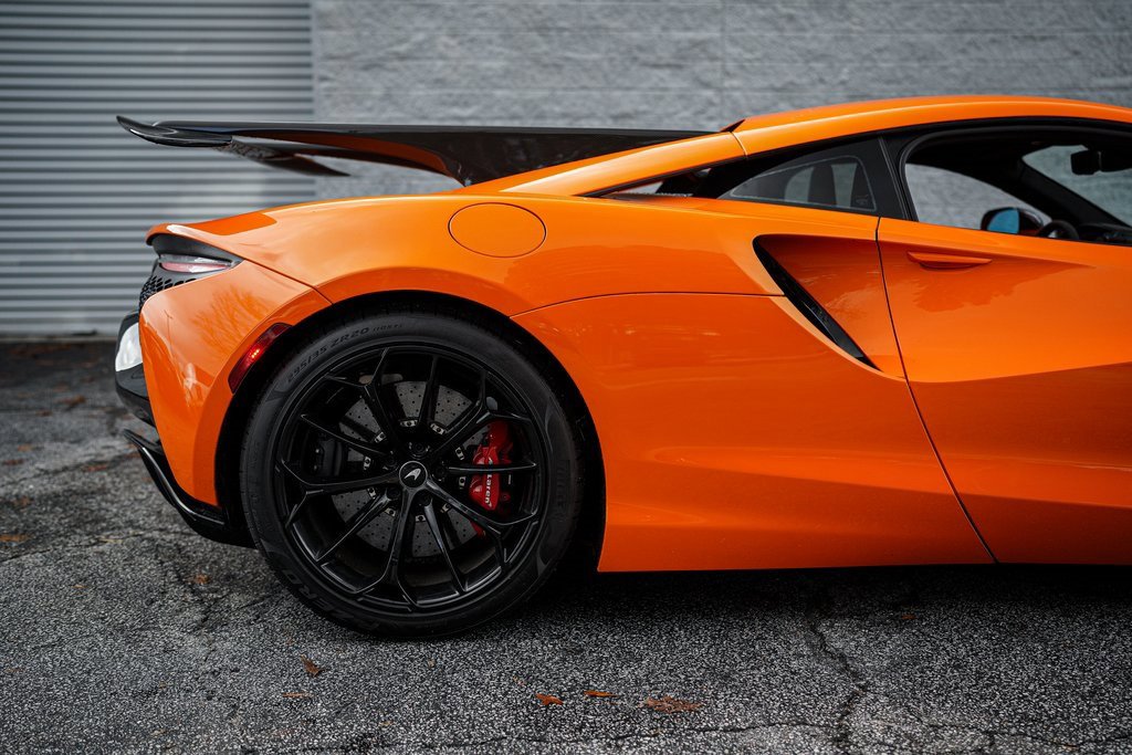 Used 2023 McLaren Artura image 18